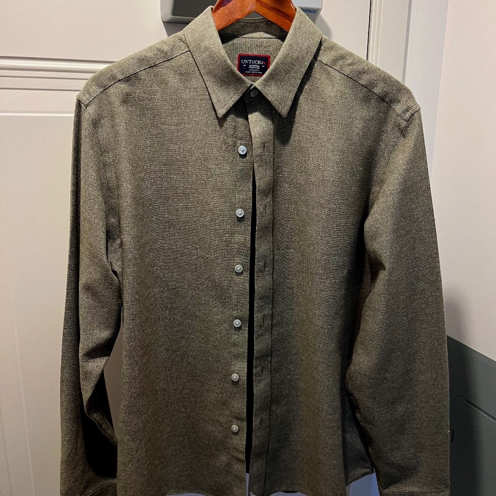Untuckit olive green super light flannel shirt